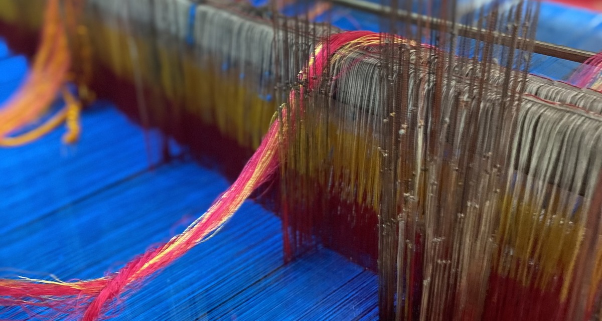 Weaving loom with colorful threads